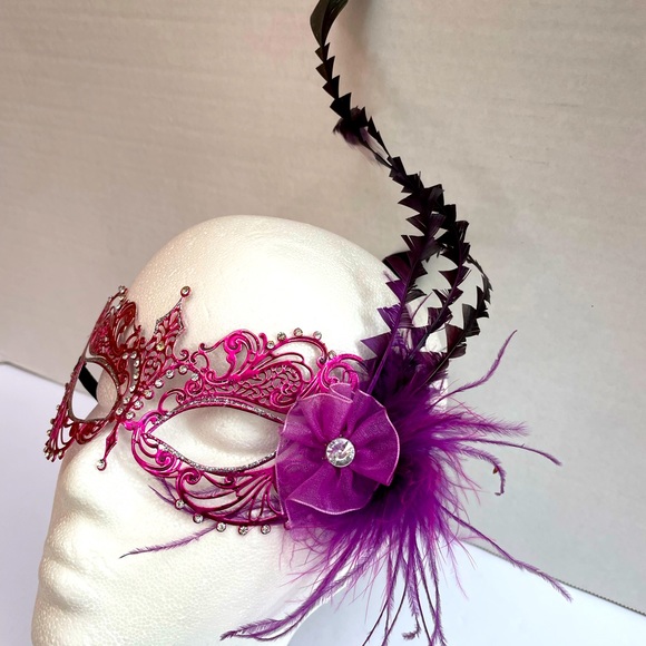 - Halloween party mask NWT - Picture 5 of 6